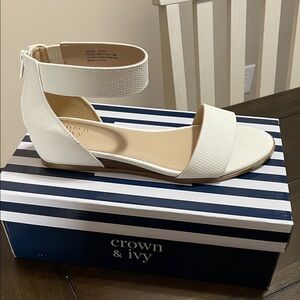 Crown & Ivy Women's Cream Sandals